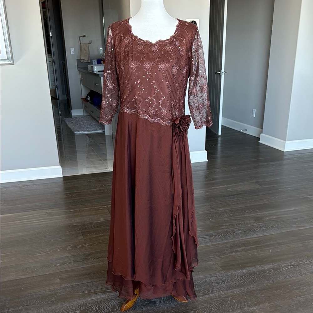 Elegant Brown Maxi Dress with Bell Sleeves and Scoop Neck